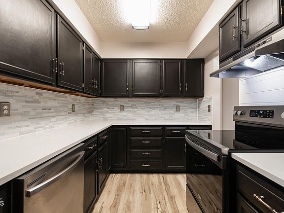 4th image of 1405 B Avenue E #D