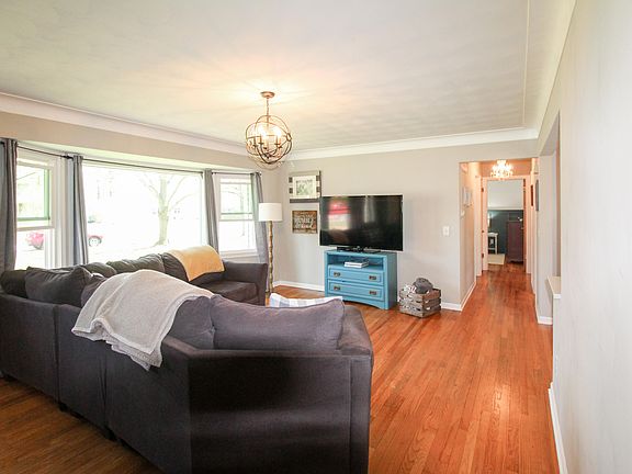 3rd image of 8175 Gull Manor Dr