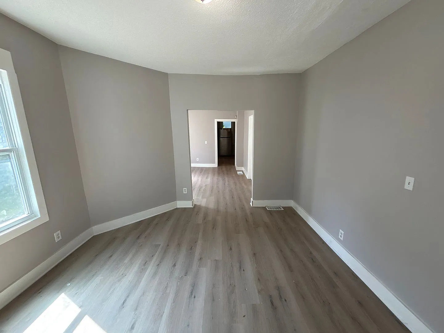 Beautiful 4 Bedroom 2 Bathroom House in North Minneapolis — Photo 2