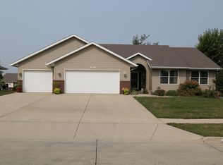 636 Prairie View Dr, Carroll, IA 51401