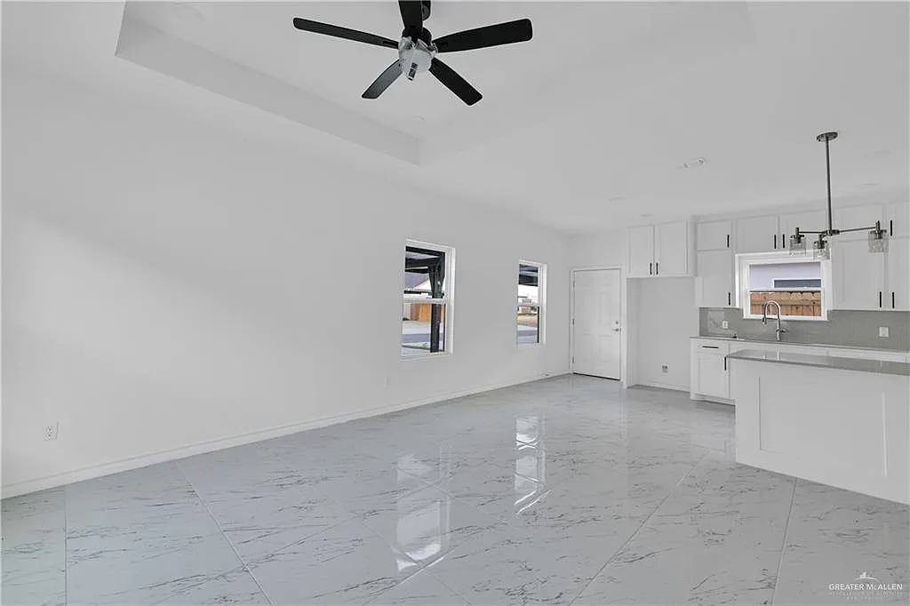 3 bed, 2.0 bath, 1083 sqft, $1,300 — Photo 3