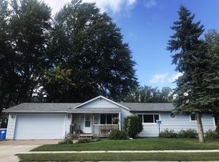 132 6th Ave NE, Cambridge, MN 55008