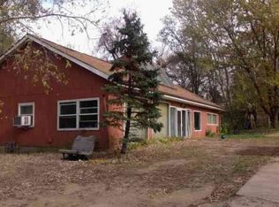 1004 N Oswego St, Spring Bay, IL 61611