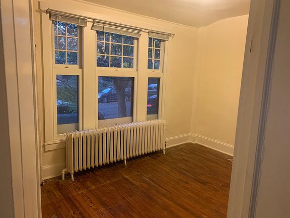 3rd image of 4650 Larchwood Ave #1