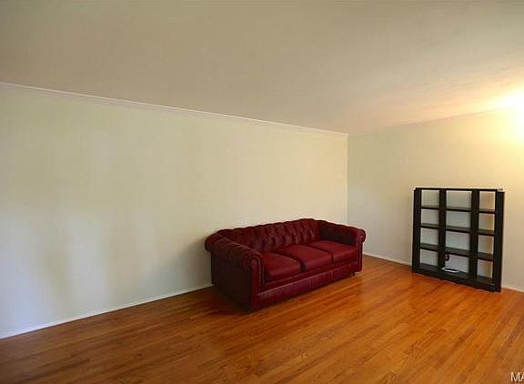4th image of 1570 Jackson Ln