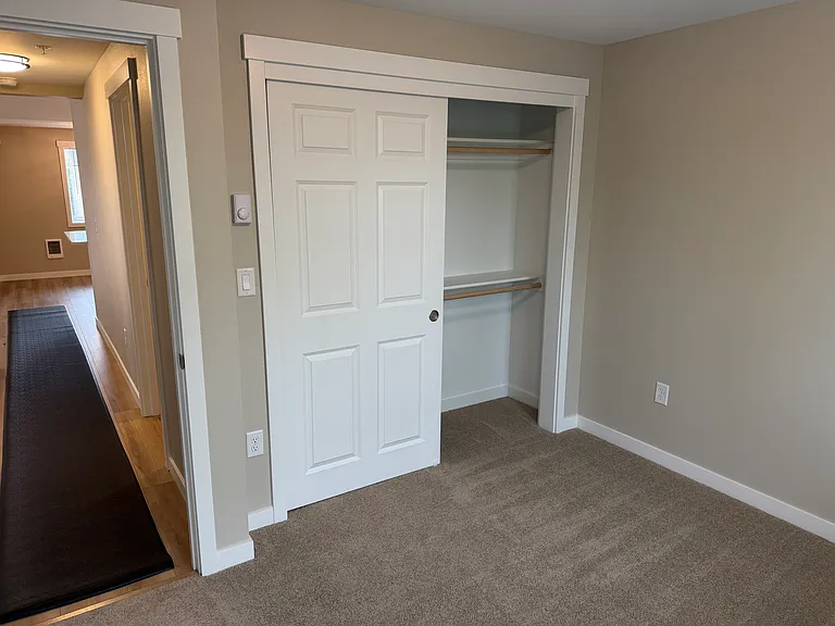 Eagle Crest Apartments — Photo 9