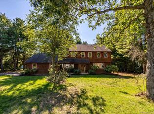 5 Field Dr, Simsbury, CT 06070