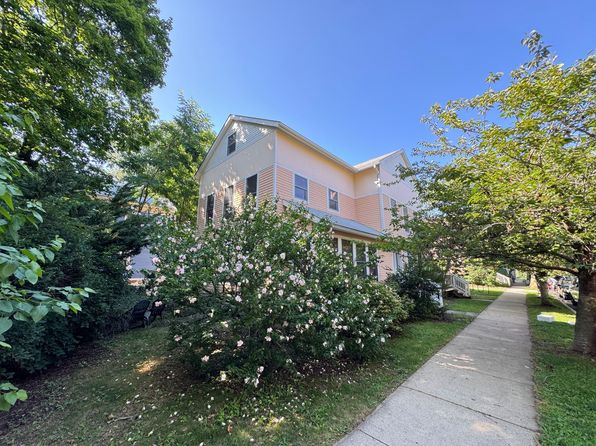 23 Edwards St