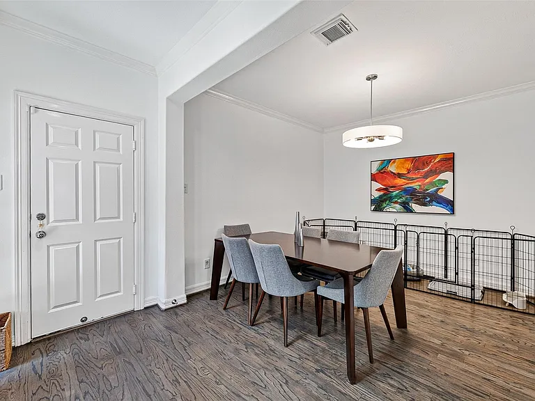 1015 Enclave Sq S — Photo 10
