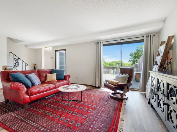 1236 Wagon Wheel Rd, Hopkins, MN 55343