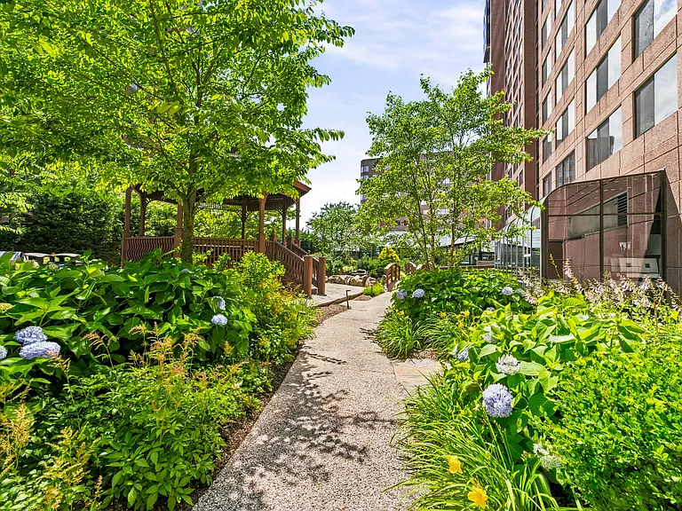 4 Martine Ave #707 — Photo 45