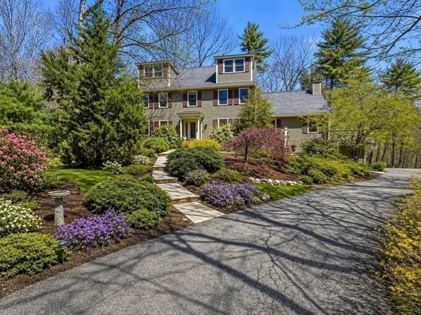 19 Pheasant Ln, Topsfield, MA 01983
