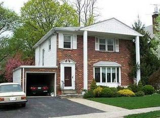 33 Baker Hill Rd, Great Neck, NY 11023