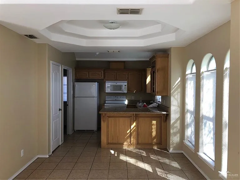 904 S Palm Dr #4 — Photo 4