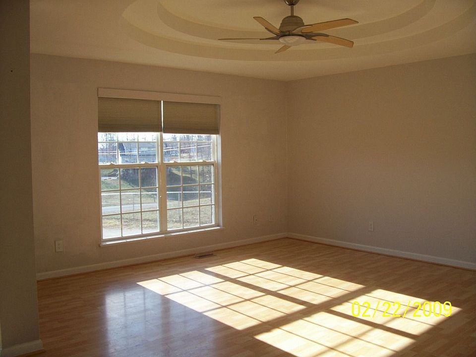 Greatn Room w/ circular trey ceiling