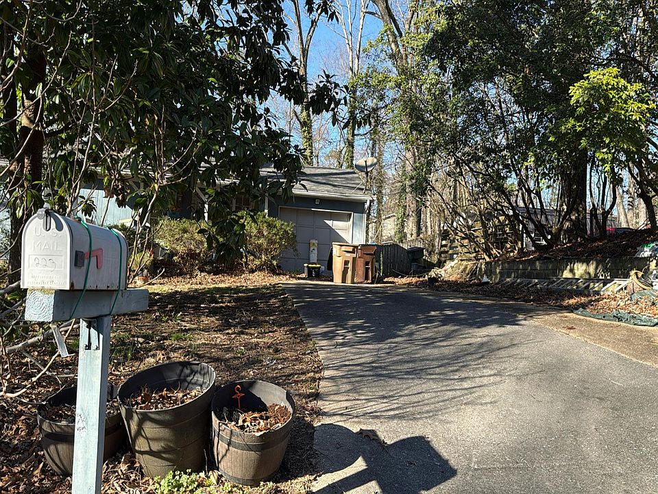 1st image of 223 Everett Rd