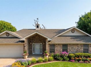 1204 Applewood Dr E, Burnet, TX 78611