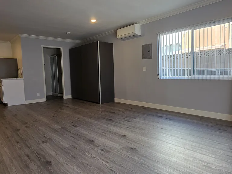 13751 Oxnard St #100 — Photo 12
