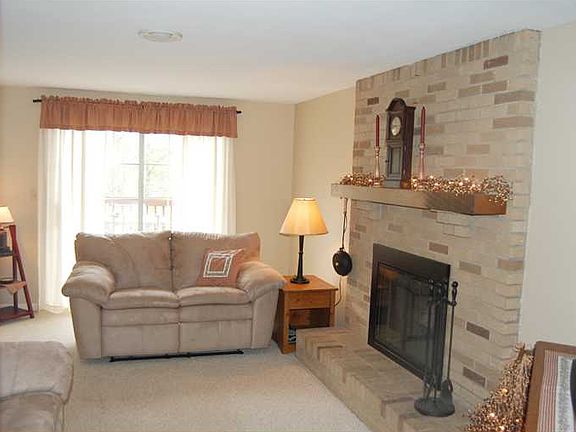 3rd image of 1061 Saybrook Dr