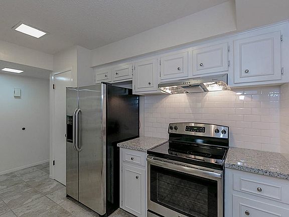 3rd image of 1504 Green Briar Dr
