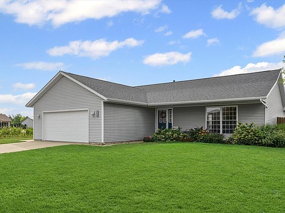 2nd image of 1415 Honeysuckle Ln
