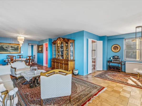 110-11 Queens Boulevard image 9 of 33