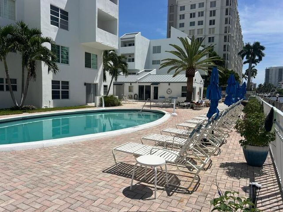 2860 NE 14th Street Causeway #405 D, photo 3