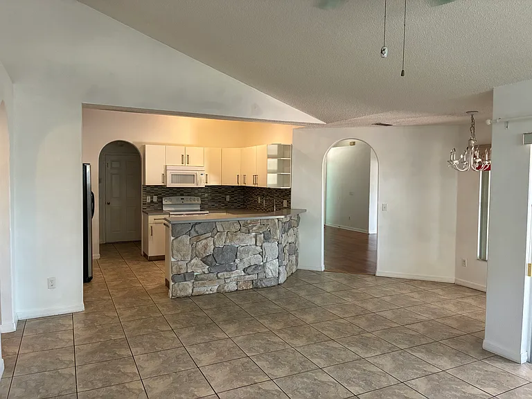 2176 Alclobe Cir — Photo 8