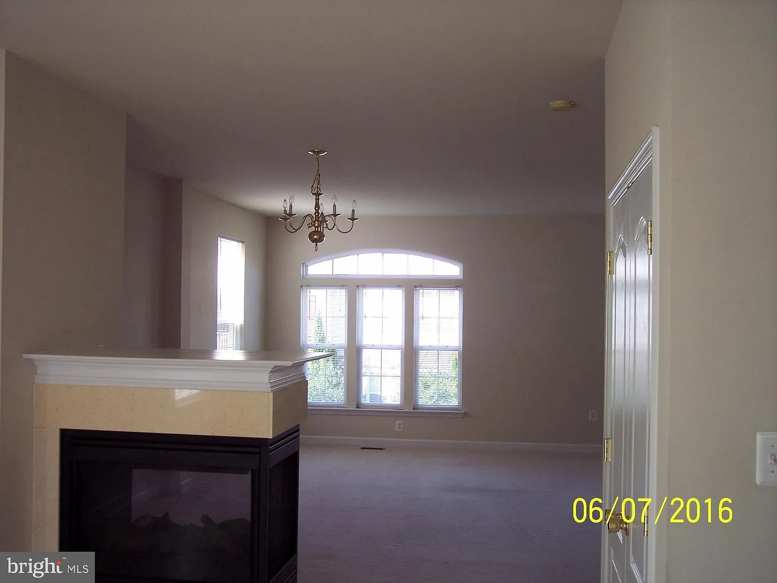 3 bed, 4.0 bath, 1980 sqft, $3,100 — Photo 3