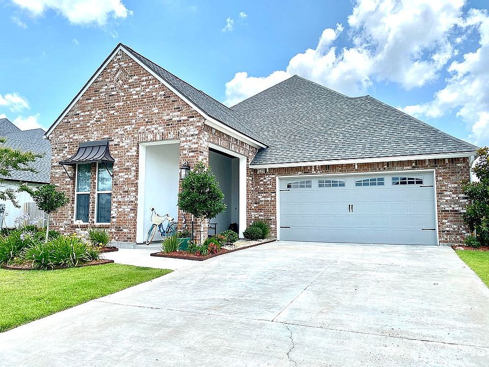 1st image of 209 Woodstone Dr