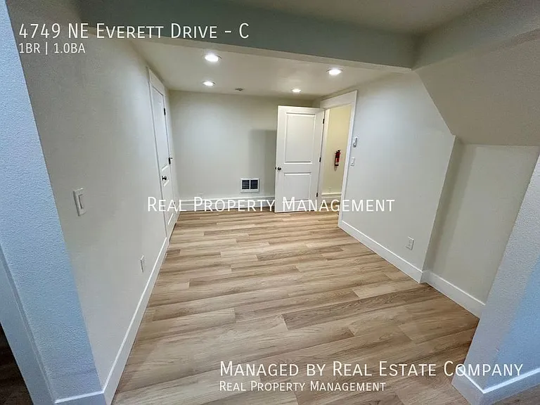 4749 NE Everett Dr #C — Photo 17