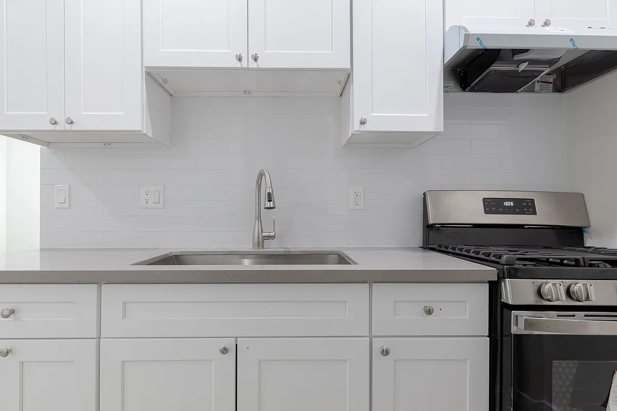 Building Photo - Kenmore III