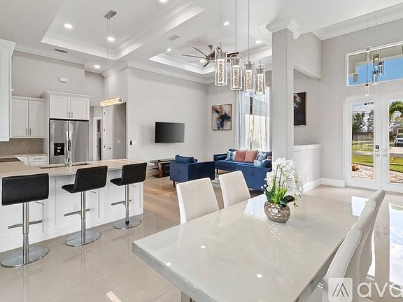 5th image of 433 NW 1st St