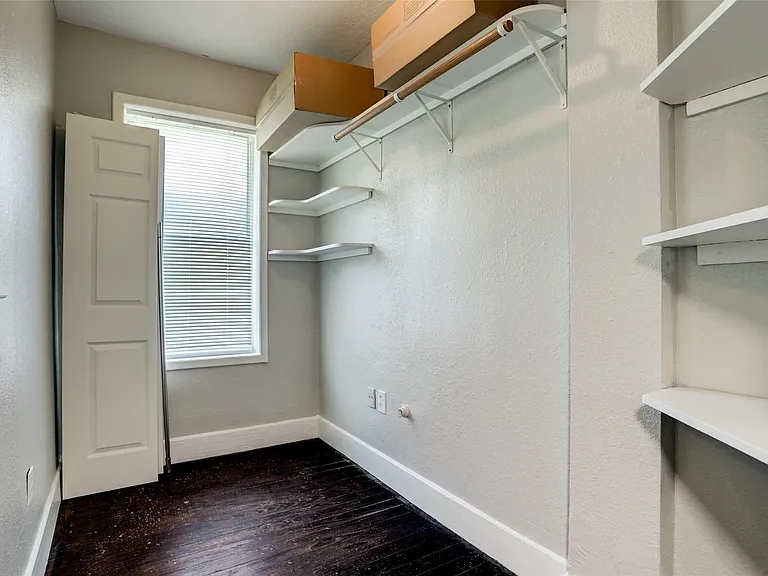 523 E Mulberry St — Photo 10