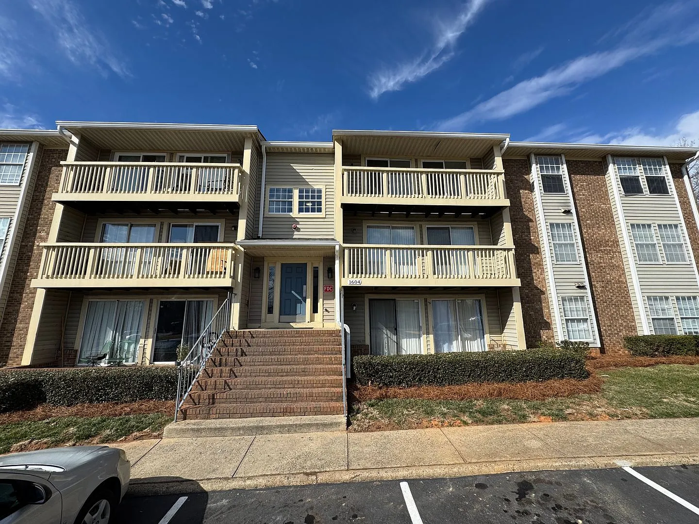 1604 Arlyn Circle Apt M — Photo 1