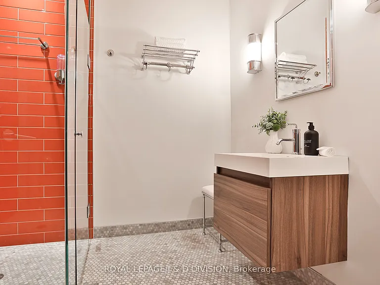 426 Ontario St — Photo 35