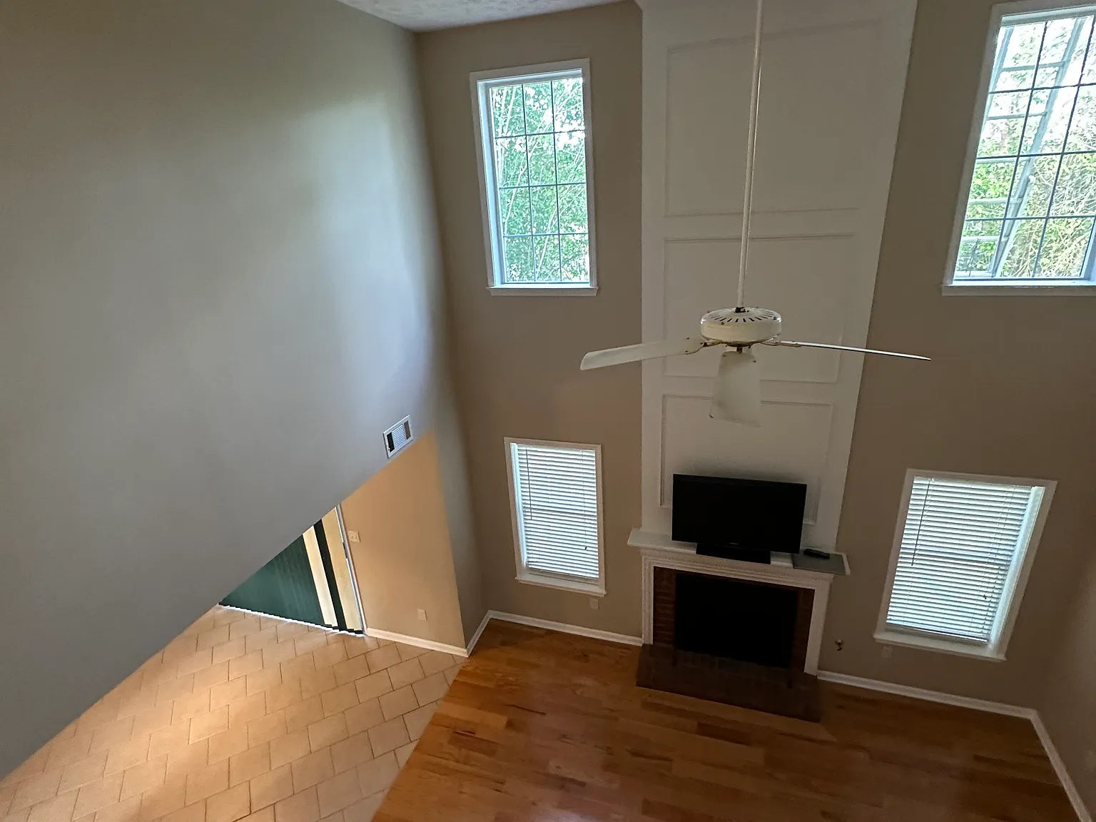 3 bed, 2.5 bath, 2140 sqft, $2,450 — Photo 3