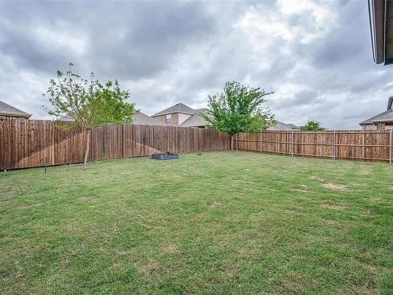 2937 Log Cabin Dr — Photo 4