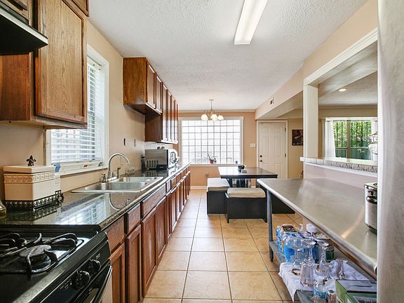 5th image of 8030 Sandpiper Dr