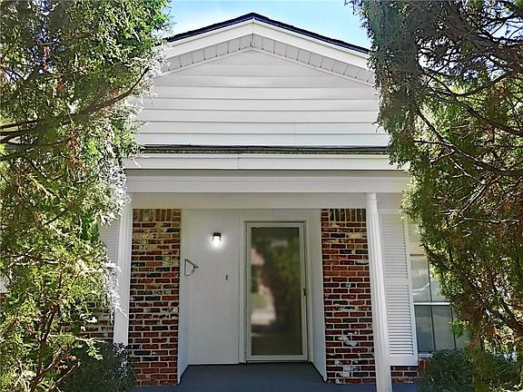 2nd image of 2710 Starcrest Ln