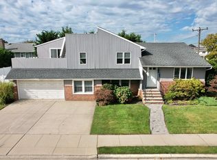 2 Biarritz St, Lido Beach, NY 11561