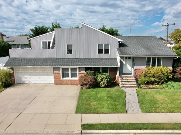 2 Biarritz St, Lido Beach, NY 11561