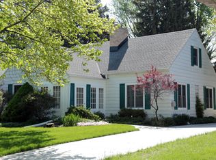 7522 N Crossway Rd, Fox Pt, WI 53217