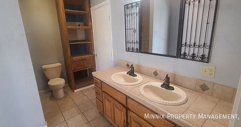 2905 Ventura Ave — Photo 34