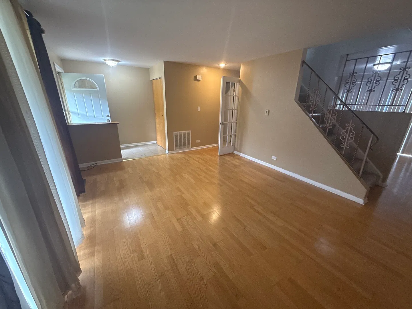 3 bed, 1.5 bath, 1333 sqft, $2,600 — Photo 2