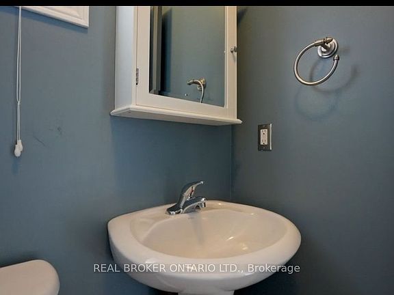 5th image of 176 Thrushwood Dr
