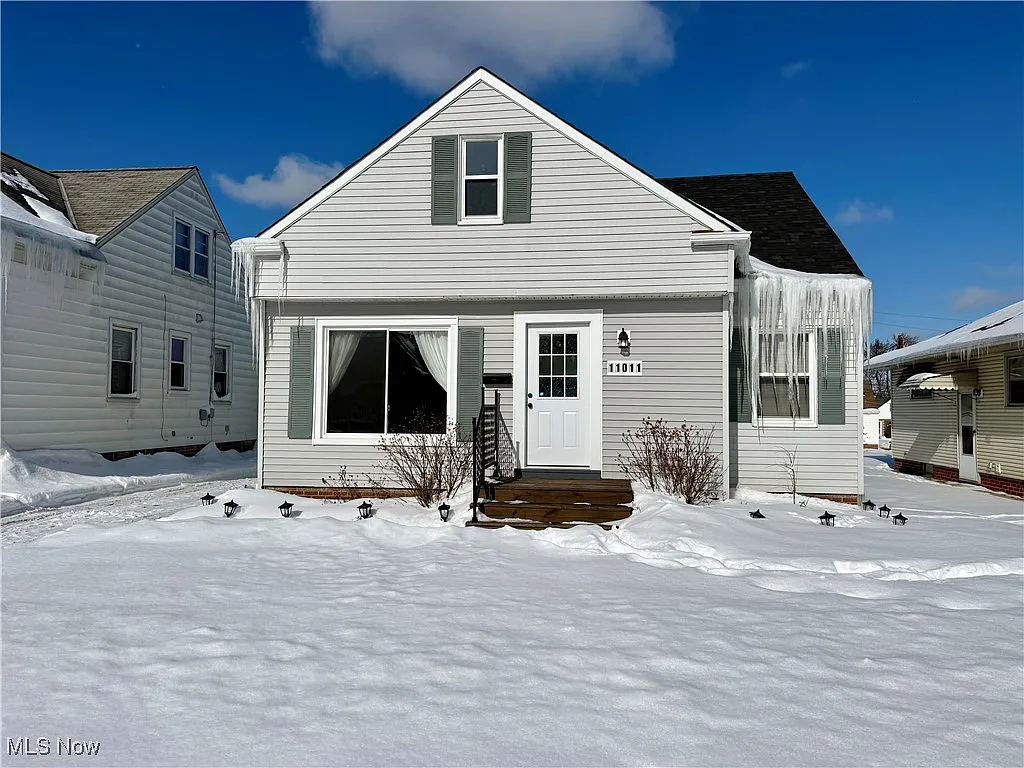 11011 Wallingford Ave photo 1