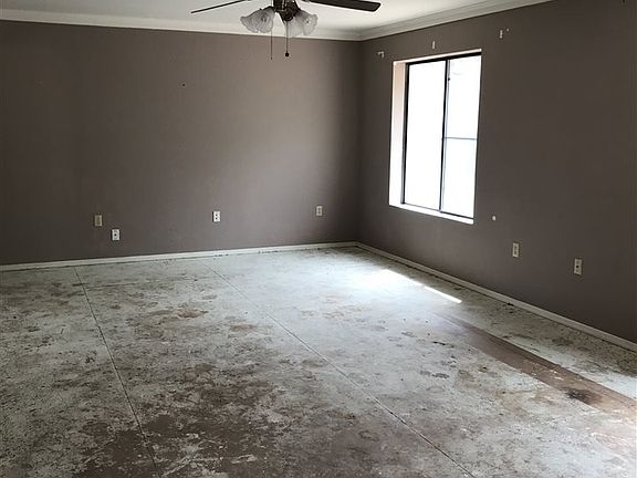 3rd image of 102 Bell Dr