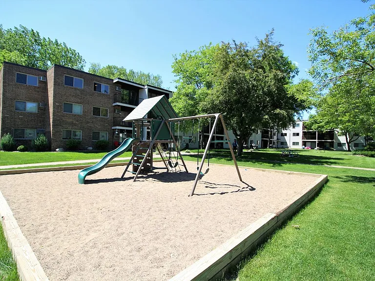 Eastgate Apartments — Photo 82
