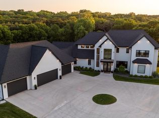 1617 S Scarlet Oak Pl, Sioux Falls, SD 57110
